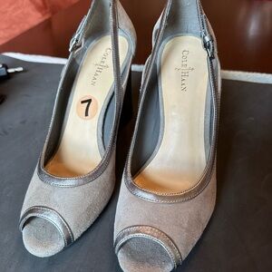 Cole Haan grey suede and metallic leather peep toe pump
